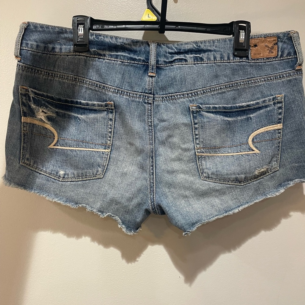 American Eagle Low Rise Denim Short - Picture 2 of 2